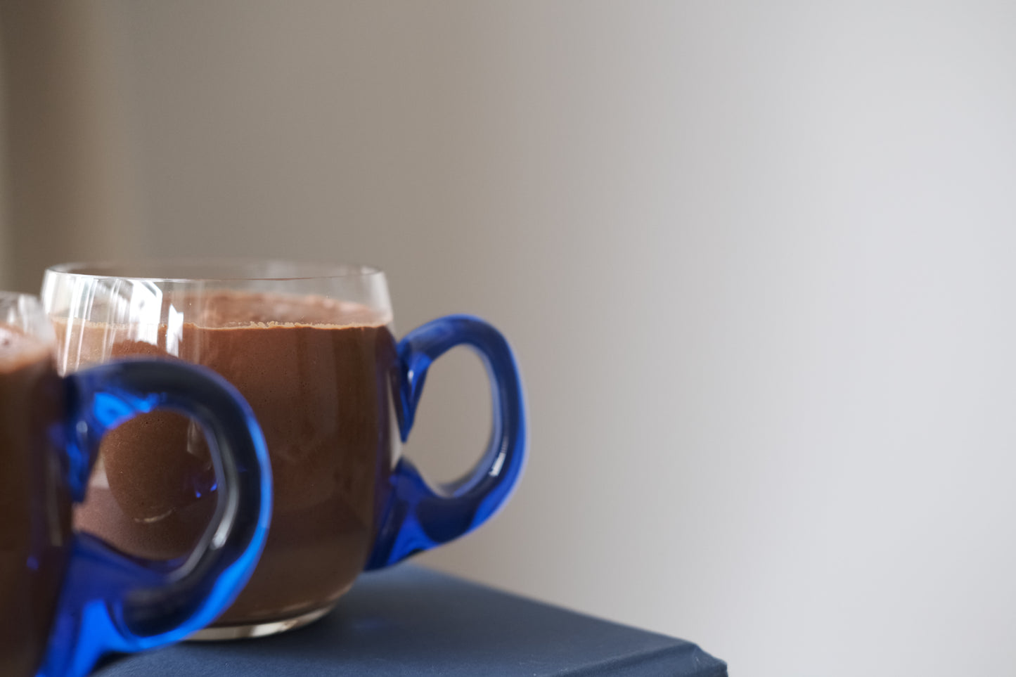 Madagaskaro kakava puodelyje