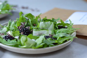 Salad with goat cheese and broken cocoa beans